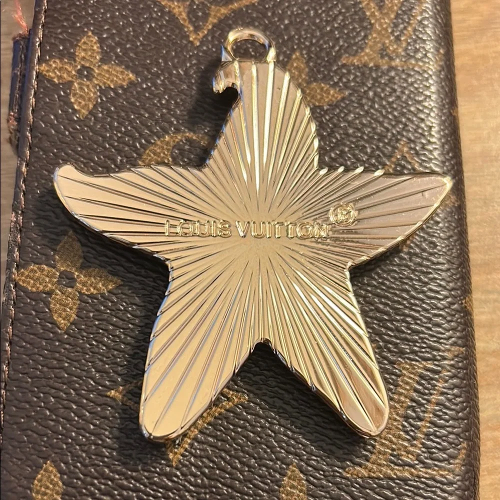 Louis Vuitton star fish pendant - Picture 3 of 7